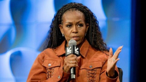 میشل اوباما: آمریکایی‌ها هنوز نمی‌توانند یک رئیس‌جمهور زن را بپذیرند