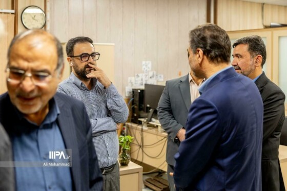 بازدید مدیرعامل شرکت مخابرات از روزنامه ایران