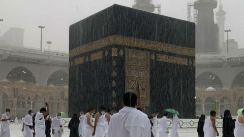 فیلم / مکه مکرمه؛ بارش شدید باران در مسجدالحرام