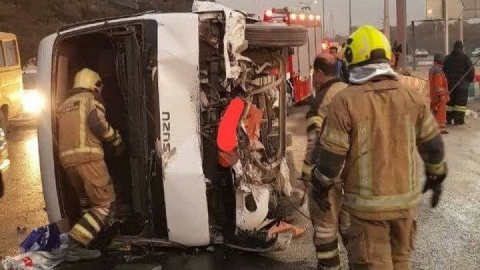 واژگونی مینی‌بوس کارگران در بزرگراه هاشمی