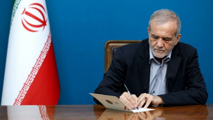 پیام تسلیت دکتر پزشکیان در پی درگذشت مادر شهیدان والا مقام معینی نجف آبادی