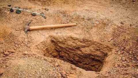 نبش قبر برای یافتن گنج