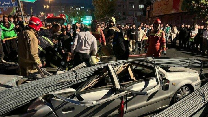 واژگونی کامیون حامل میلگرد در کوهسار