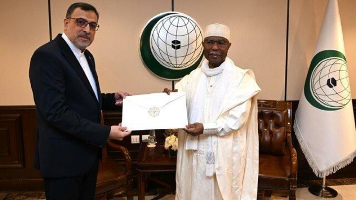 تقدیم استوارنامه نماینده جدید ایران به دبیرکل سازمان همکاری اسلامی