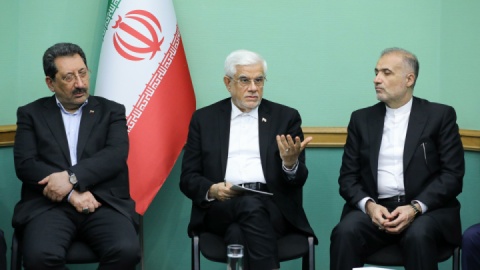 گزارش تصویری/ دیدار دکتر عارف با نمایندگان دانشجویان ایرانی دانشگاههای روسیه