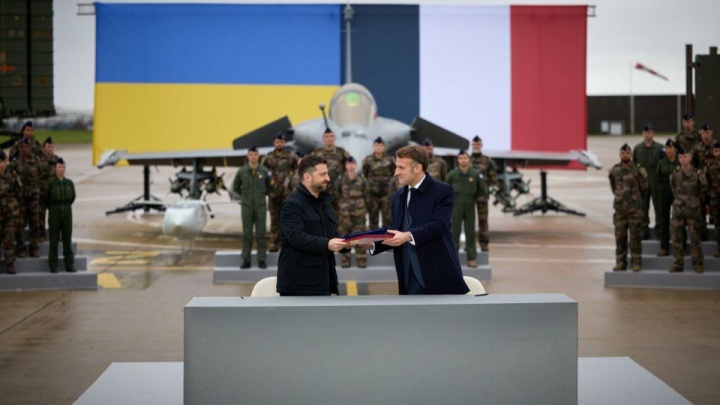 امضای تفاهم‌نامه فروش تسلیحات جدید و جنگنده فرانسوی به اوکراین