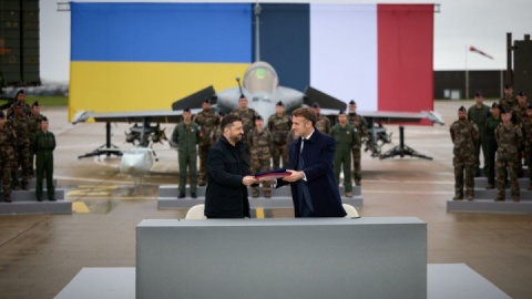 امضای تفاهم‌نامه فروش تسلیحات جدید و جنگنده فرانسوی به اوکراین