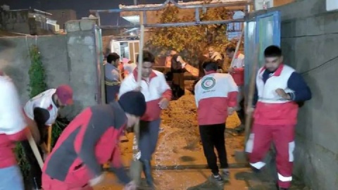 امدادرسانی به منازل سیل‌زده ایلام