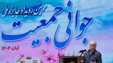 نماهنگ/ نشست متفاوت رئیس‌جمهور با حضور نوزادان و کودکان