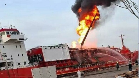 فیلم/ کشتی ترکیه در اوکراین هدف قرار گرفت