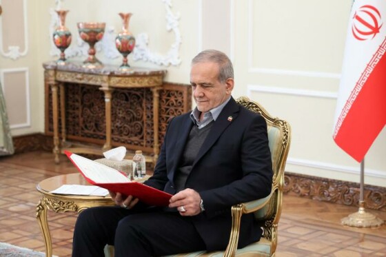 دریافت استوارنامه سفرای جدید کشورهای اتریش، غنا،عمان ، امارات