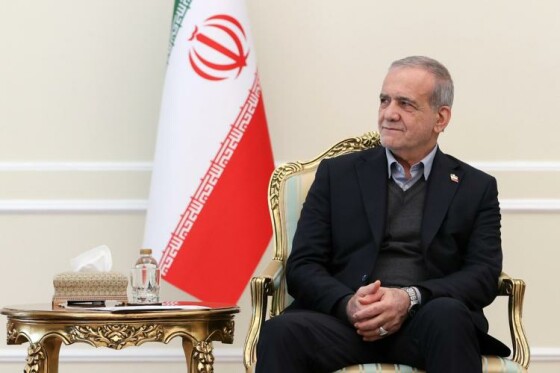 دریافت استوارنامه سفرای جدید کشورهای اتریش، غنا،عمان ، امارات