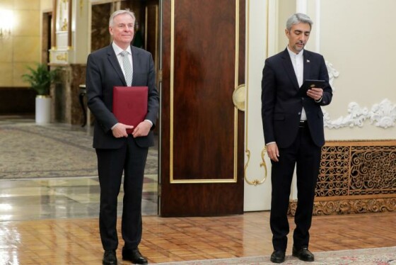 دریافت استوارنامه سفرای جدید کشورهای اتریش، غنا،عمان ، امارات