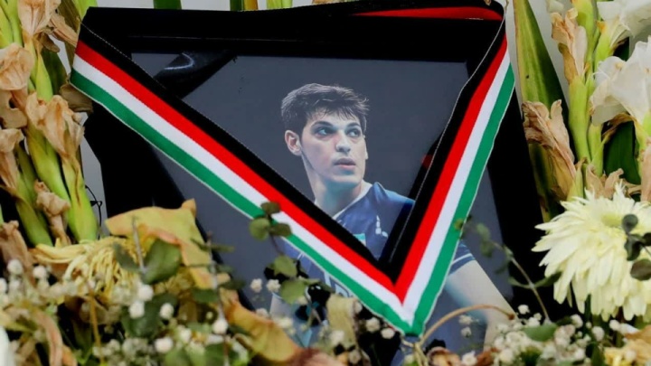 ادای احترام به صابر کاظمی در بازی‌های هفته نخست لیگ برتر والیبال