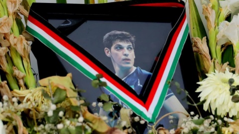 ادای احترام به صابر کاظمی در بازی‌های هفته نخست لیگ برتر والیبال