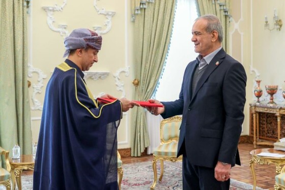 دریافت استوارنامه سفرای جدید کشورهای اتریش، غنا،عمان ، امارات