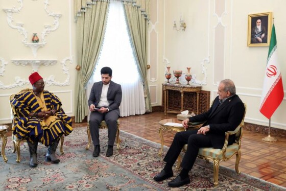 دریافت استوارنامه سفرای جدید کشورهای اتریش، غنا،عمان ، امارات