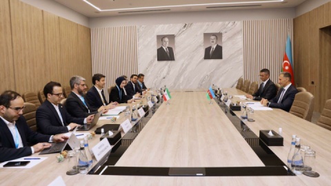 تقویت همکاریهای فرکانسی، فضایی و زیرساختی تهران–باکو