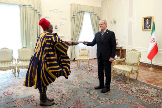 دریافت استوارنامه سفرای جدید کشورهای اتریش، غنا،عمان ، امارات