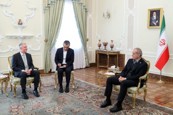 دریافت استوارنامه سفرای جدید کشورهای اتریش، غنا،عمان ، امارات