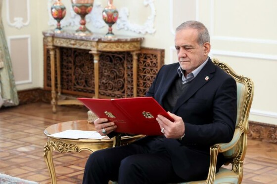 دریافت استوارنامه سفرای جدید کشورهای اتریش، غنا،عمان ، امارات