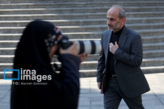 اعضای هیأت دولت در جمع خبرنگاران