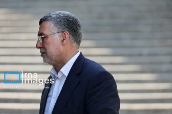 اعضای هیأت دولت در جمع خبرنگاران