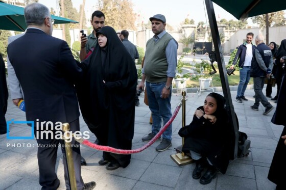 اعضای هیأت دولت در جمع خبرنگاران