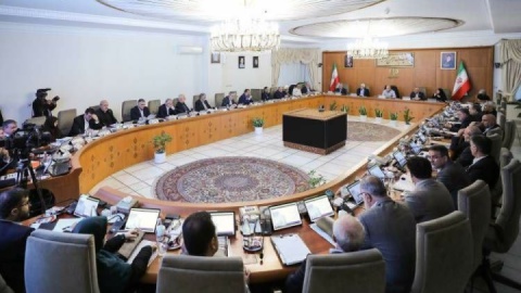 حقوق باید بر مبنای فایده هر فرد برای سازمان پرداخت شود، نه پست و مقام