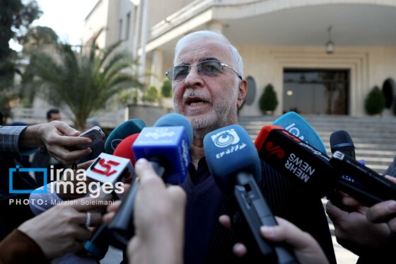 اعضای هیأت دولت در جمع خبرنگاران