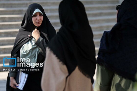 اعضای هیأت دولت در جمع خبرنگاران