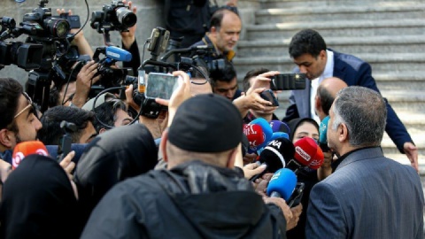 فیلم/ پرسش و پاسخ دولتی ها با خبرنگاران در حیاط دولت