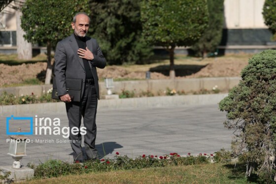 اعضای هیأت دولت در جمع خبرنگاران