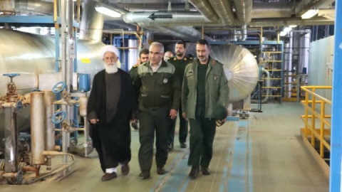بازدید فرمانده سپاه استان مرکزی از نیروگاه حرارتی شازند/ تجلیل از تلاش‌های جهادی در عرصه تولید انرژی