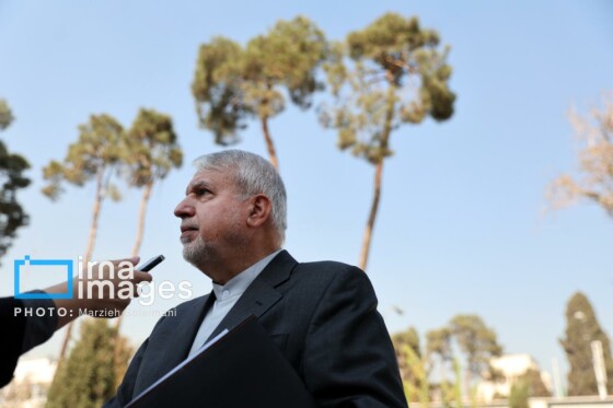 اعضای هیأت دولت در جمع خبرنگاران