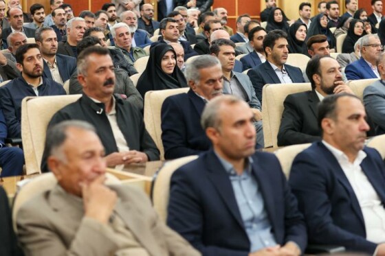 نشست دکتر پزشکیان با فرهیختگان و فعالان فرهنگی استان قزوین