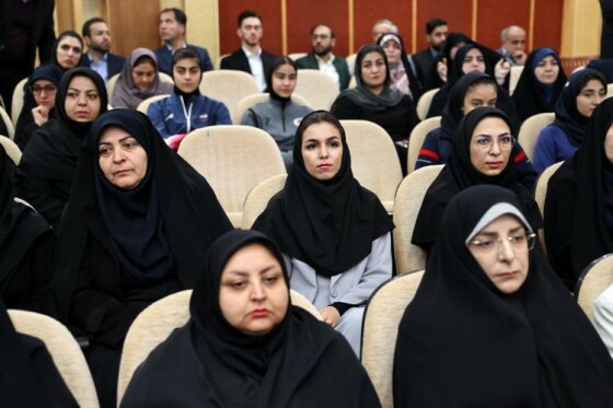 نشست دکتر پزشکیان با فرهیختگان و فعالان فرهنگی استان قزوین