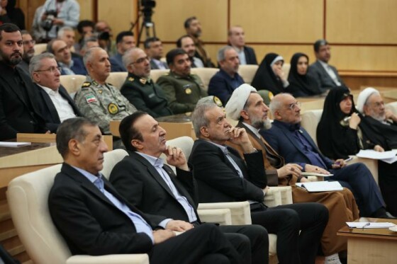 نشست دکتر پزشکیان با فرهیختگان و فعالان فرهنگی استان قزوین