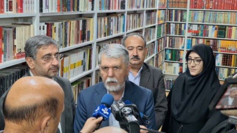 بازدید وزیر فرهنگ از یک کتابفروشی در خرم آباد