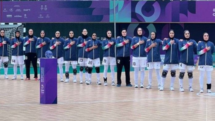 برنز تاریخی بر گردن دختران هندبالیست ایران