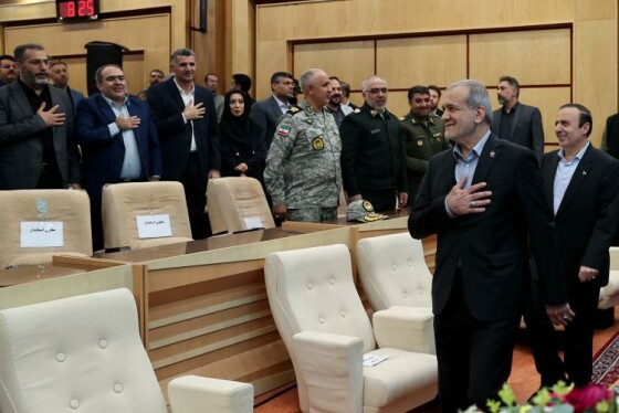 نشست دکتر پزشکیان با فرهیختگان و فعالان فرهنگی استان قزوین