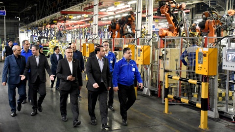 بازدید شبانه مدیرعامل بانک سپه از خطوط تولید ایران خودرو خراسان