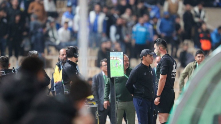 نظر متفاوت دو پیشکسوت داوری کشورمان در خصوص اخراج بازیکن پادیاب