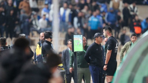 نظر متفاوت دو پیشکسوت داوری کشورمان در خصوص اخراج بازیکن پادیاب