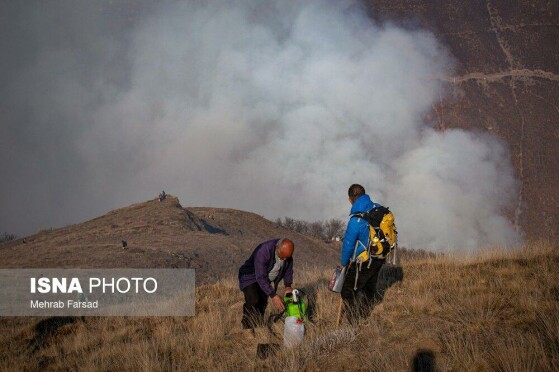 عملیات مهار آتش‌سوزی مناطق کوهستانی روستاهای دلیر و الیت