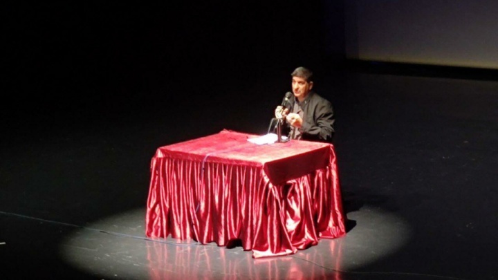 ادبیات، ما را آگاه‌تر و مفاهیم پیچیده را آسان می‌کند