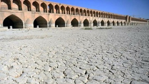 خشکی زاینده رود نباید عادی سازی شود