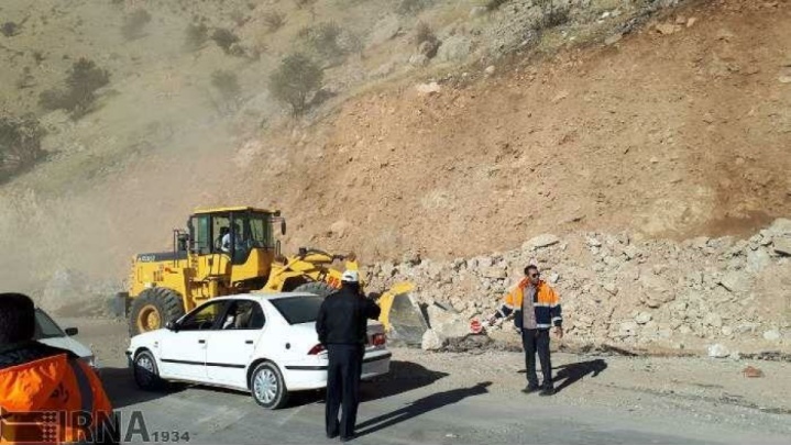 اصلاح ۹۵۵ نقطه پرحادثه شبکه راه‌های کشور در مدت فعالیت دولت چهاردهم