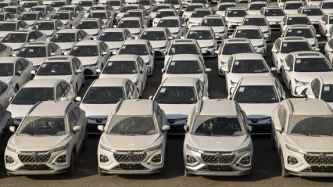 ثبت نام خودروهای وارداتی از چهارم آذر شروع می شود