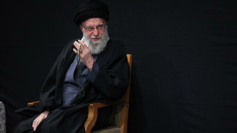 تصاویری از مراسم عزاداری شام شهادت حضرت زهرا(س) با حضور حضرت آیت‌الله خامنه‌ای